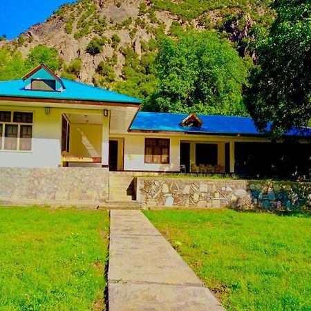 Chitral Inn Resort Екстериор снимка