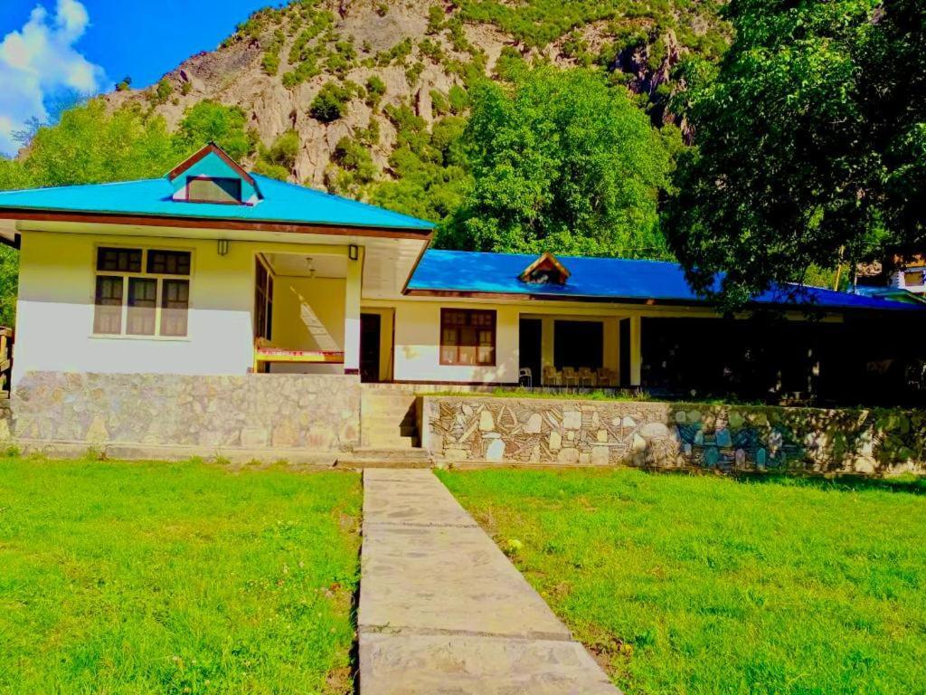 Chitral Inn Resort Екстериор снимка