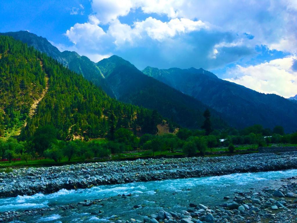 Chitral Inn Resort Екстериор снимка