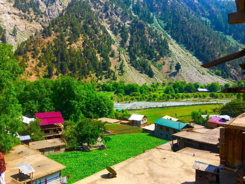 Chitral Inn Resort Екстериор снимка