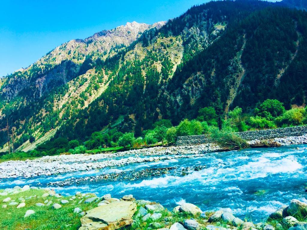 Chitral Inn Resort Екстериор снимка