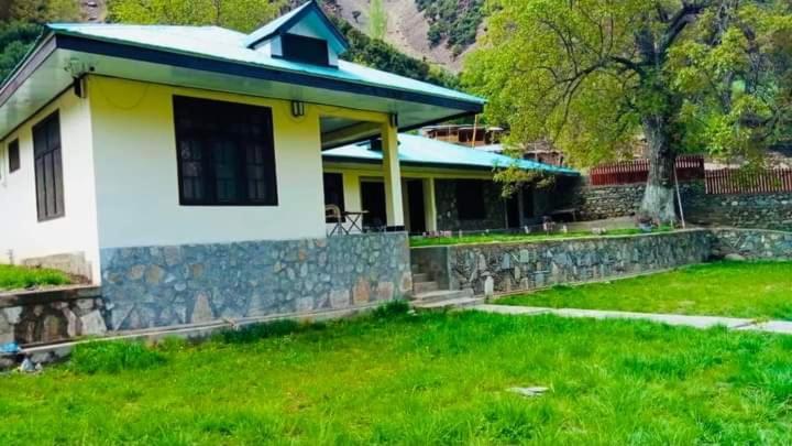Chitral Inn Resort Екстериор снимка