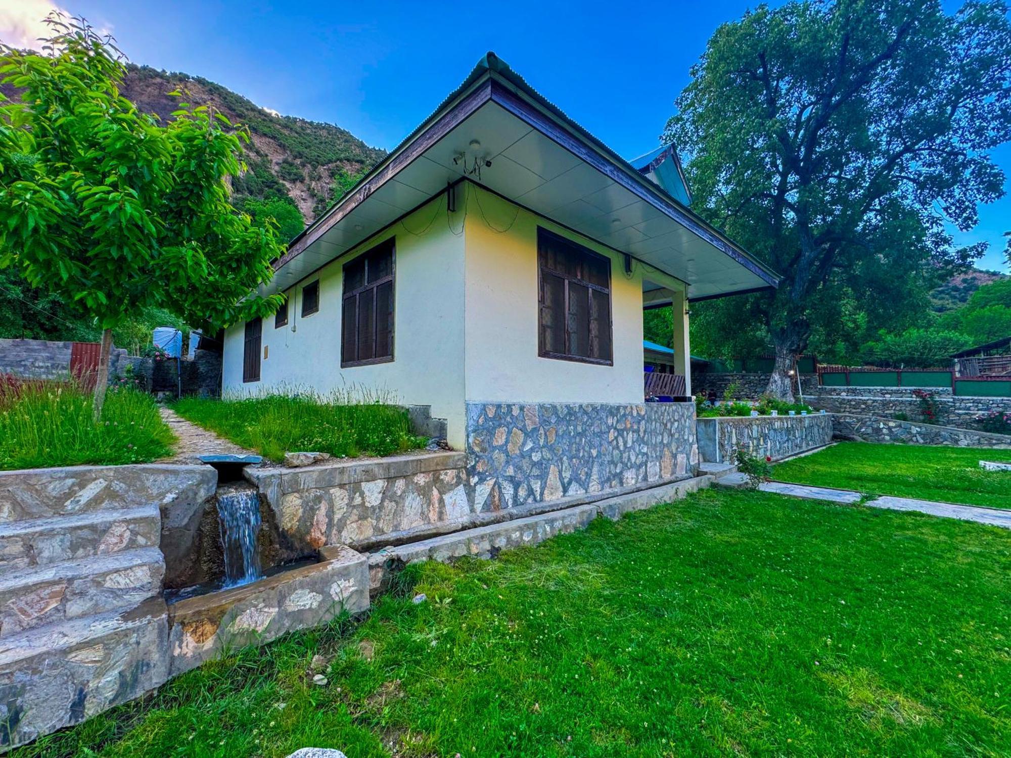 Chitral Inn Resort Екстериор снимка