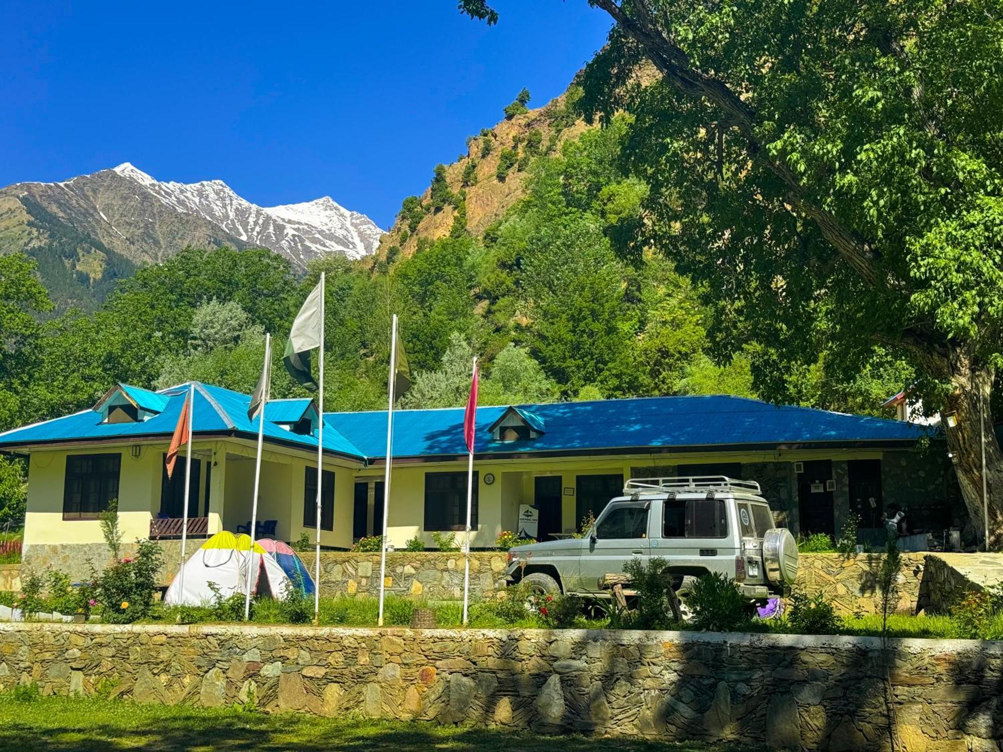 Chitral Inn Resort Екстериор снимка